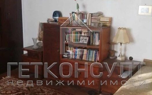 Двуетажна къща в с.Староселци, 35 км от Плевен