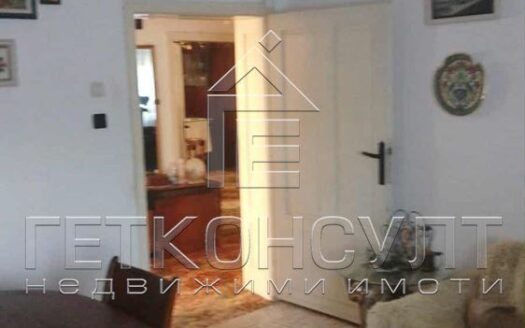 Двуетажна къща в с.Староселци, 35 км от Плевен